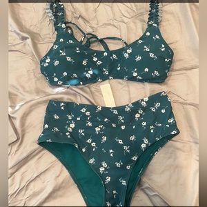 Cutest Hollister two piece, never worn in great condition!